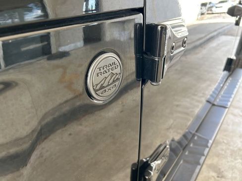 Used 2023 Jeep Gladiator Sport image 17