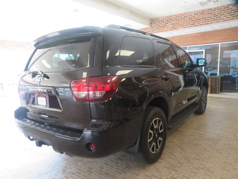 Used 2018 Toyota Sequoia TRD Sport AWD/4WD image 5