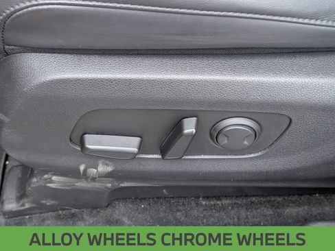 Used 2024 Kia Carnival LX FWD image 18