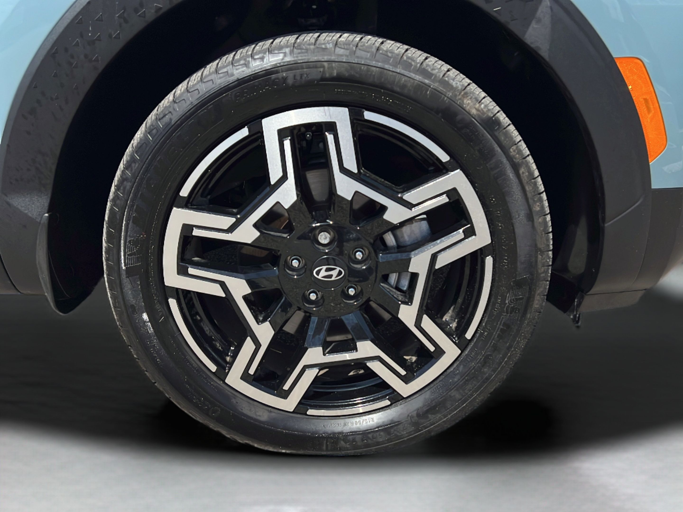Certified 2025 Hyundai Santa Cruz Limited AWD/4WD image 10