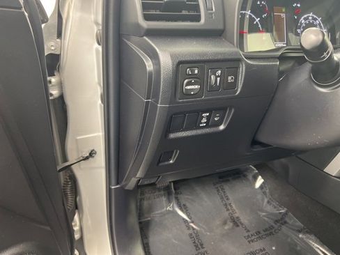 Used 2022 Toyota 4Runner SR5 Premium image 14