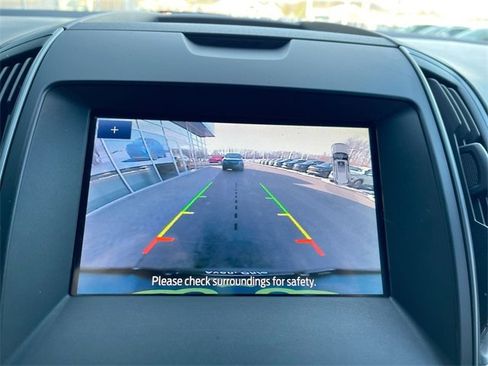 Used 2020 Ford Edge SE image 14