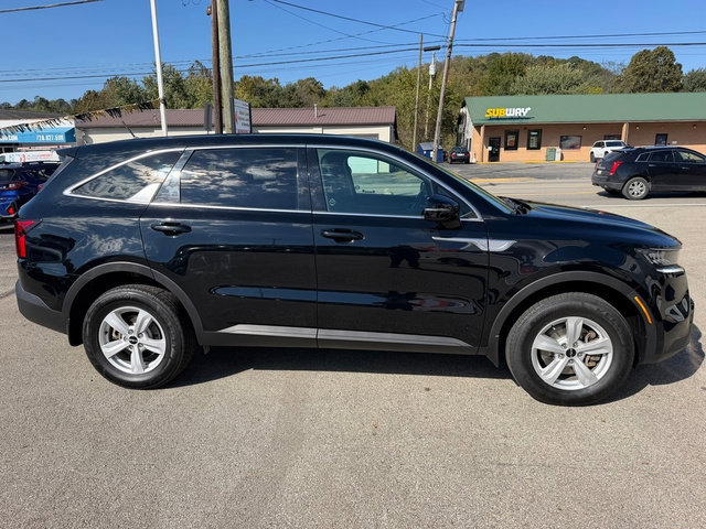 Used 2023 Kia Sorento LX AWD/4WD image 8