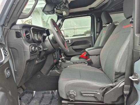Used 2024 Jeep Wrangler Rubicon w/ Technology Group image 2