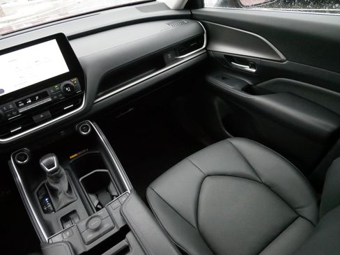 Certified 2024 Toyota Grand Highlander XLE image 11