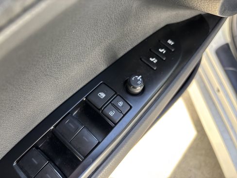 Used 2025 Toyota Camry XLE w/ Premium Plus Package image 15