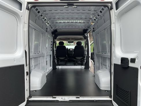 Used 2025 RAM ProMaster 2500 w/ Convenience Group image 16