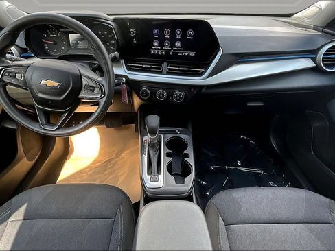 Used 2024 Chevrolet Trax LS w/ LS Convenience Package FWD image 7