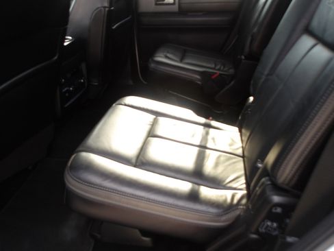Used 2017 Ford Expedition Platinum image 17