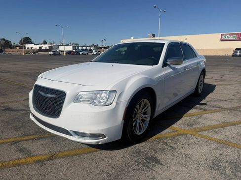 Used 2017 Chrysler 300 C RWD image 2