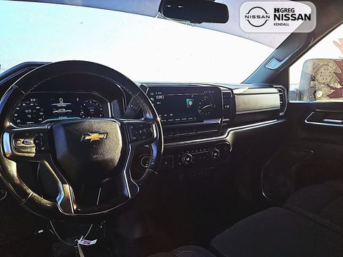 Used 2024 Chevrolet Silverado 2500 LT w/ Convenience Package image 5