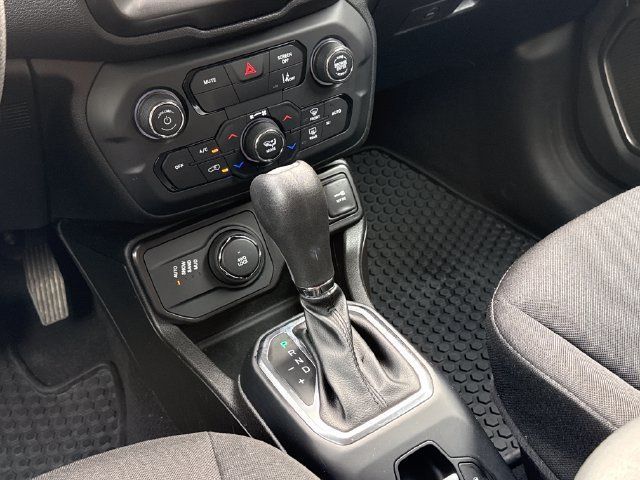 Used 2023 Jeep Renegade Latitude AWD/4WD image 11