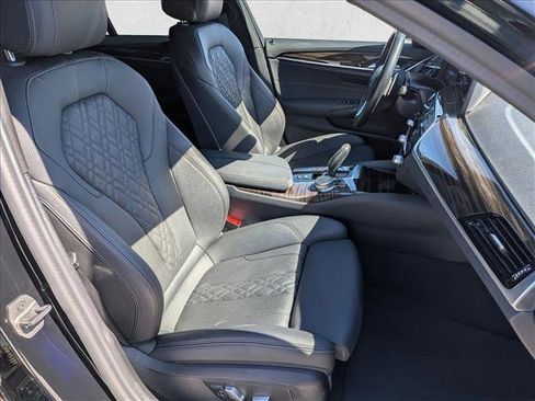 Used 2021 BMW 530e xDrive w/ Convenience Package image 22