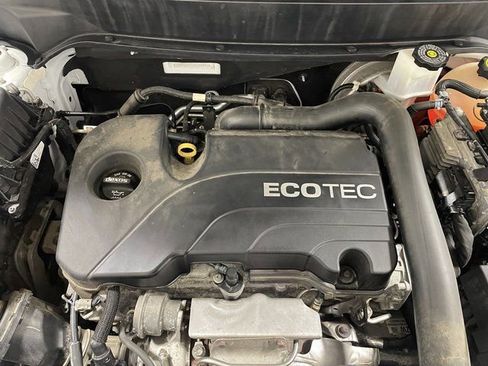 Used 2018 Chevrolet Equinox LT image 23