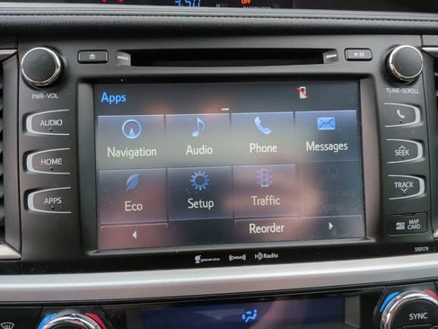 Used 2018 Toyota Highlander SE image 28