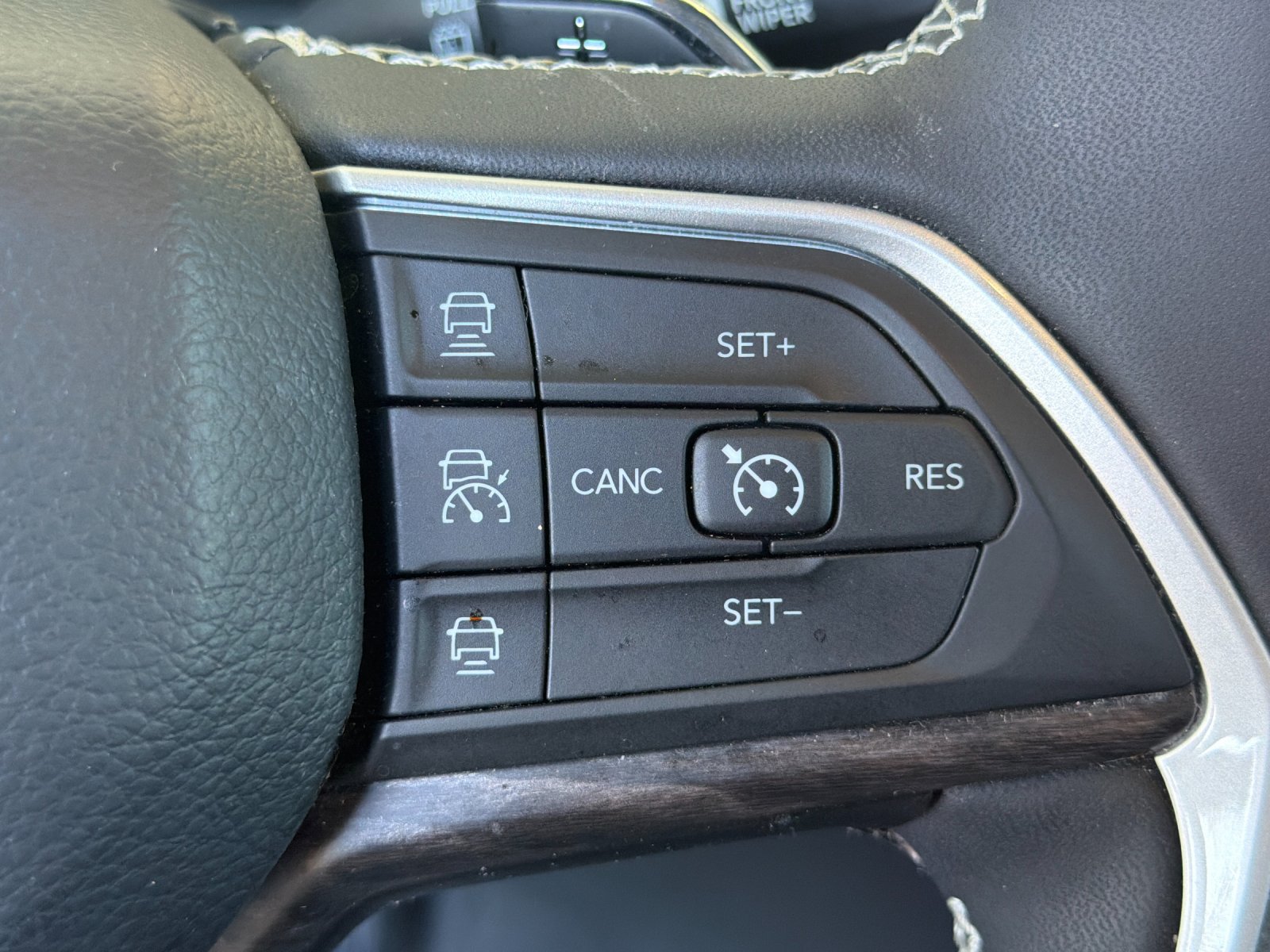 Used 2023 Jeep Grand Cherokee 4WD 4xe w/ Luxury Tech Group II image 30