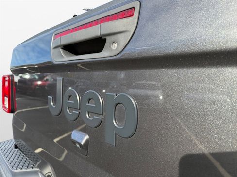 Used 2022 Jeep Gladiator Sport image 17