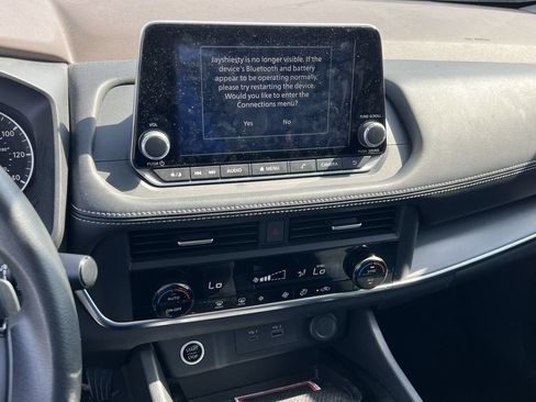 Used 2023 Nissan Rogue SV FWD image 8