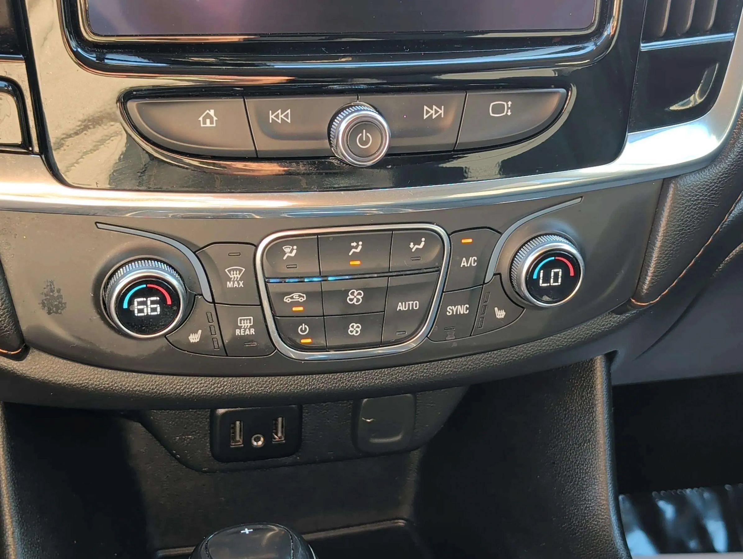 Used 2020 Chevrolet Traverse LT AWD/4WD image 16