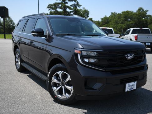New 2027 Ford Expedition Active RWD image 4