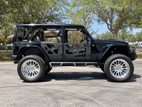 Used 2024 Jeep Wrangler Unlimited Rubicon AWD/4WD image 13