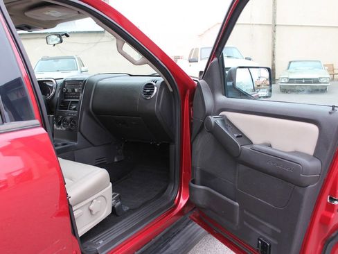 Used 2008 Ford Explorer XLT image 36