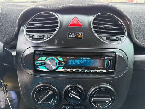 Used 2008 Volkswagen Beetle S image 26