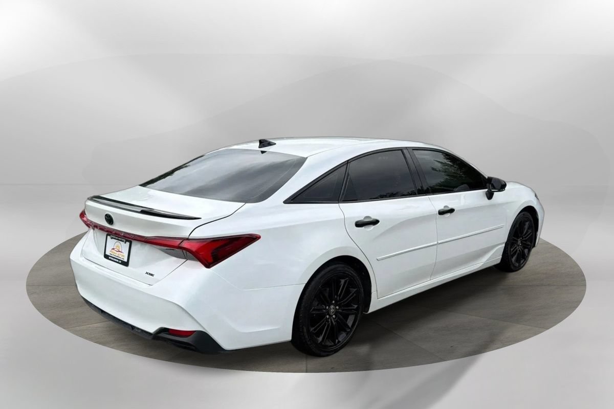 Used 2022 Toyota Avalon XSE FWD image 5