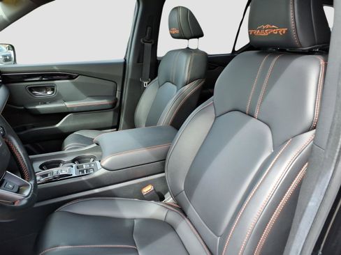 Used 2025 Honda Pilot TrailSport image 12