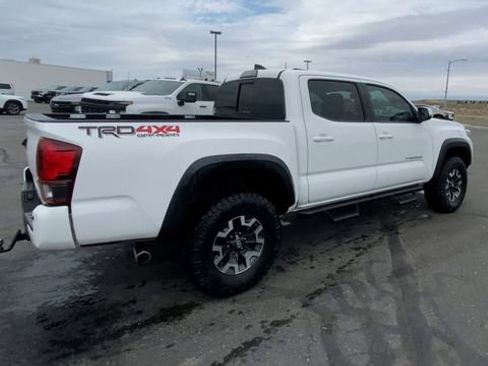 Used 2019 Toyota Tacoma TRD Off-Road AWD/4WD image 8