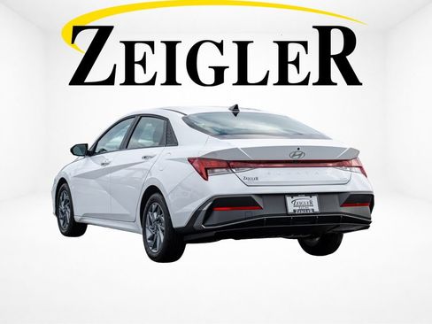 Certified 2025 Hyundai Elantra Blue image 5