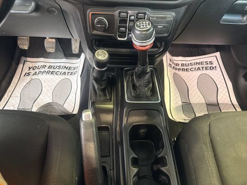 Used 2021 Jeep Gladiator Sport AWD/4WD image 15