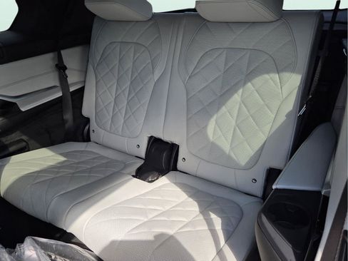 Used 2026 BMW X7 xDrive40i AWD/4WD image 16