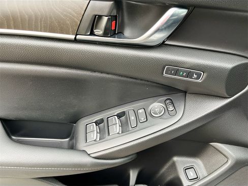Used 2021 Honda Accord Touring image 18