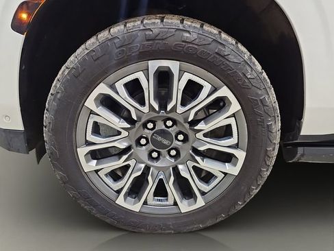 Used 2023 GMC Yukon XL Denali Ultimate w/ LPO, Floor Liner Package AWD/4WD image 24