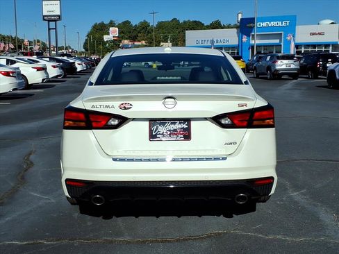 Used 2023 Nissan Altima 2.5 SR w/ SR Premium Package image 19