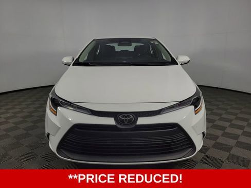 Used 2025 Toyota Corolla LE FWD image 2