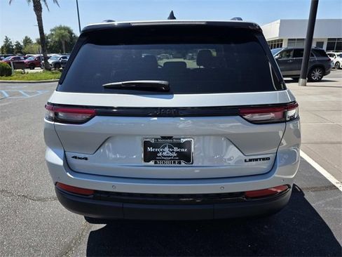 Used 2024 Jeep Grand Cherokee Limited w/ Black Appearance Package image 7