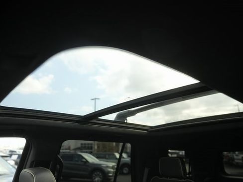 Used 2021 GMC Yukon SLT w/ SLT Luxury Plus Package image 11