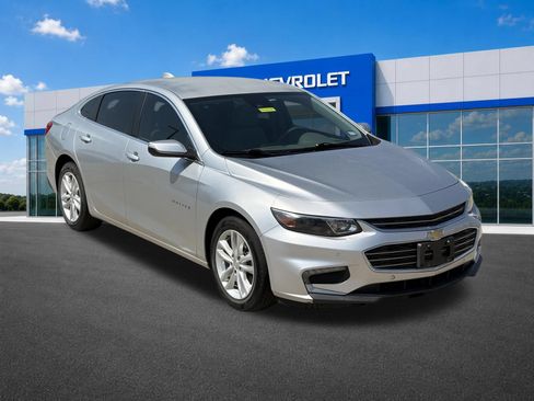 Used 2018 Chevrolet Malibu LT w/ Driver Confidence Package FWD image 10