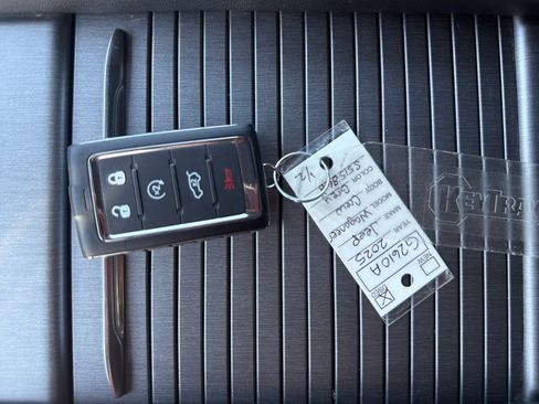 Used 2025 Jeep Wagoneer 4WD image 31