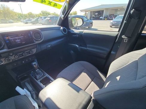 Used 2019 Toyota Tacoma TRD Off-Road image 3
