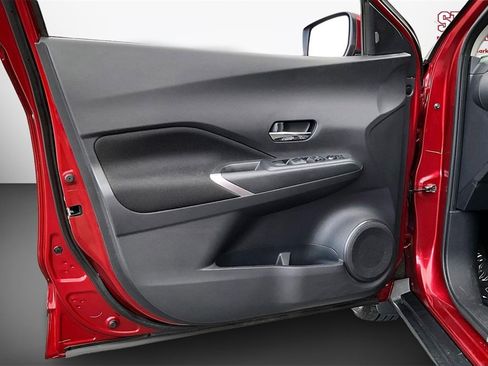 Used 2023 Nissan Kicks SV image 18