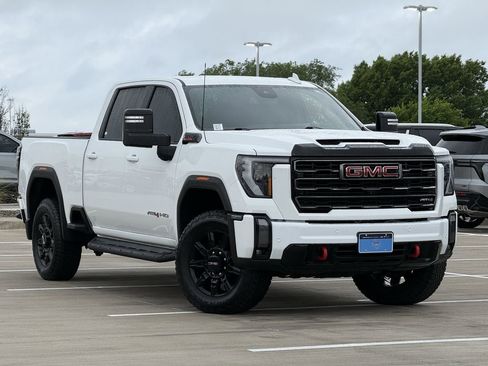 Used 2024 GMC Sierra 2500 AT4 image 2