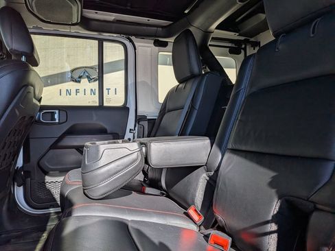 Used 2019 Jeep Wrangler Unlimited Rubicon AWD/4WD image 12