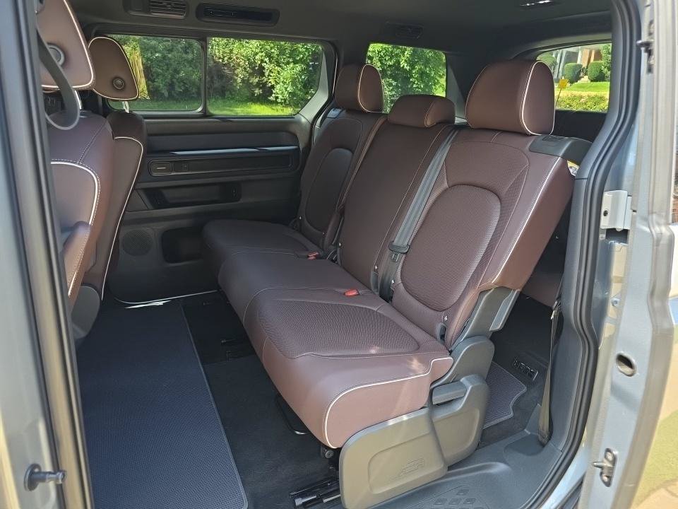 Certified 2025 Volkswagen ID. Buzz Pro S Plus RWD image 7