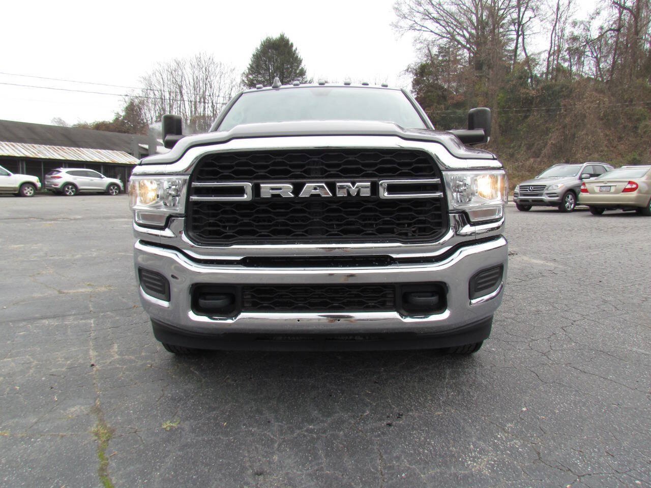 Used 2019 RAM 3500 Tradesman w/ Chrome Appearance Group AWD/4WD image 2