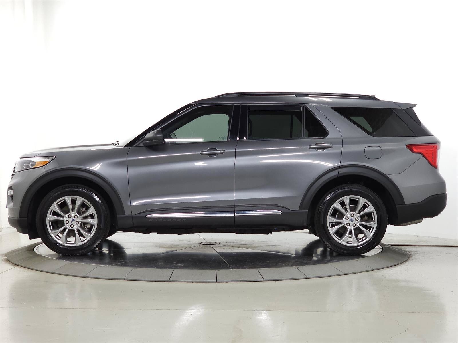 Used 2023 Ford Explorer XLT w/ Equipment Group 202A AWD/4WD image 5