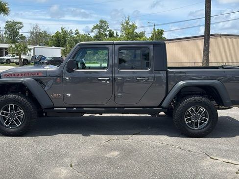 Used 2026 Jeep Gladiator Mojave AWD/4WD image 3
