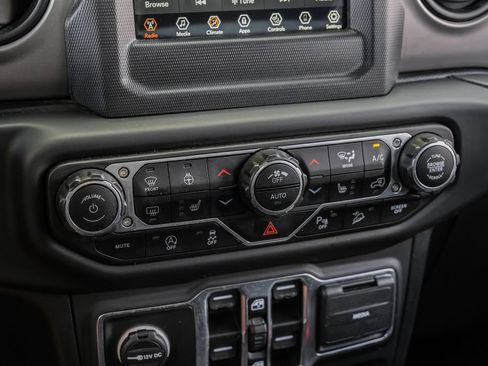 Used 2021 Jeep Wrangler Unlimited Sport AWD/4WD image 38
